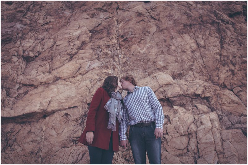 outdoor engagement photo ideas