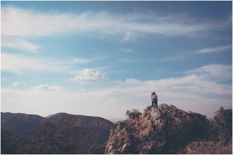 outdoor engagement photo ideas