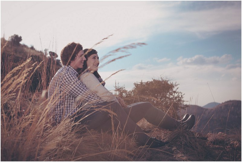 outdoor engagement photo ideas