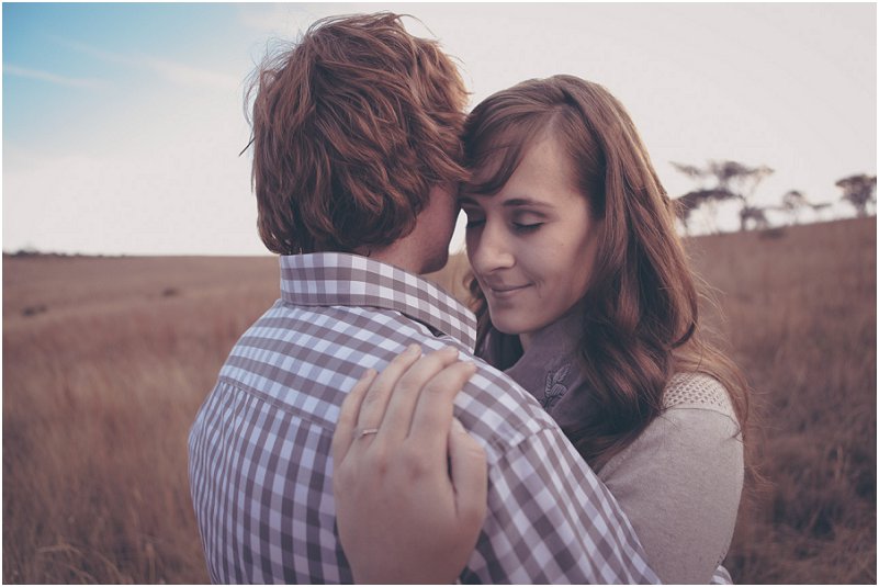 fall engagement photo outfits