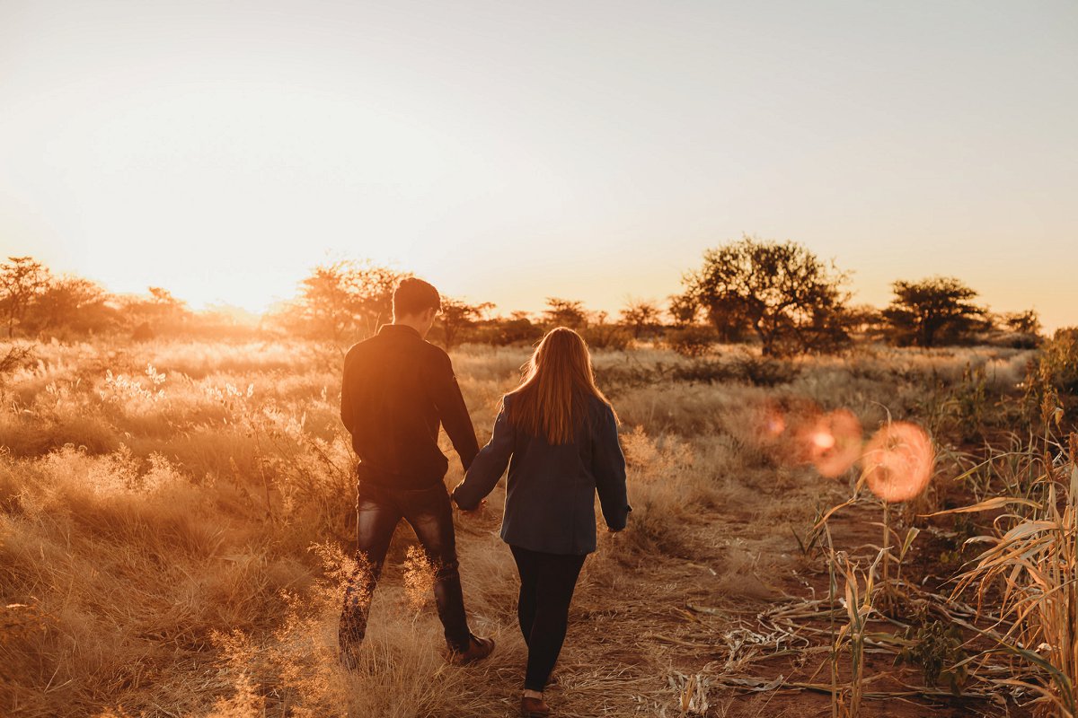 couple photoshoot on a dirt road