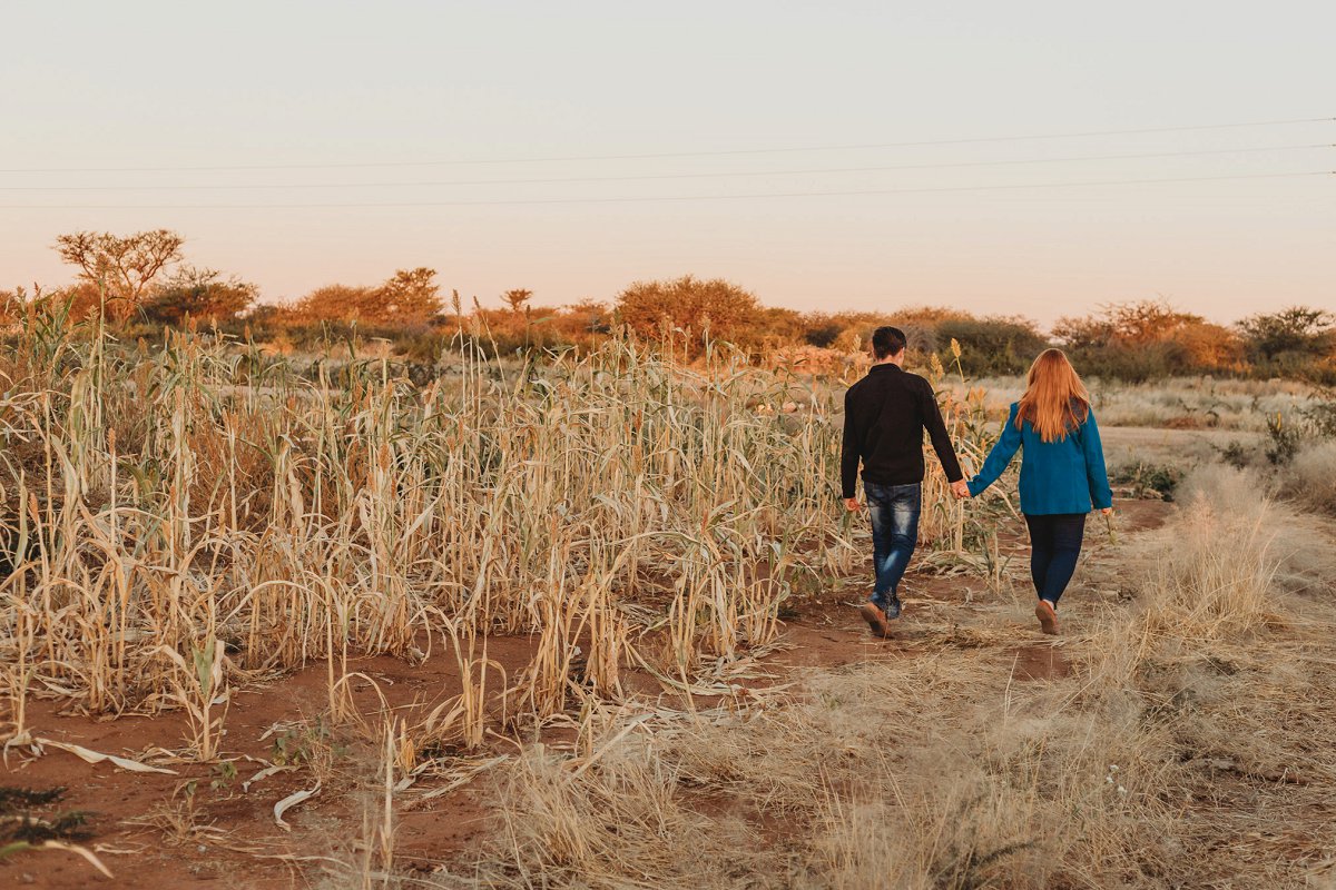 couple photoshoot on a dirt road