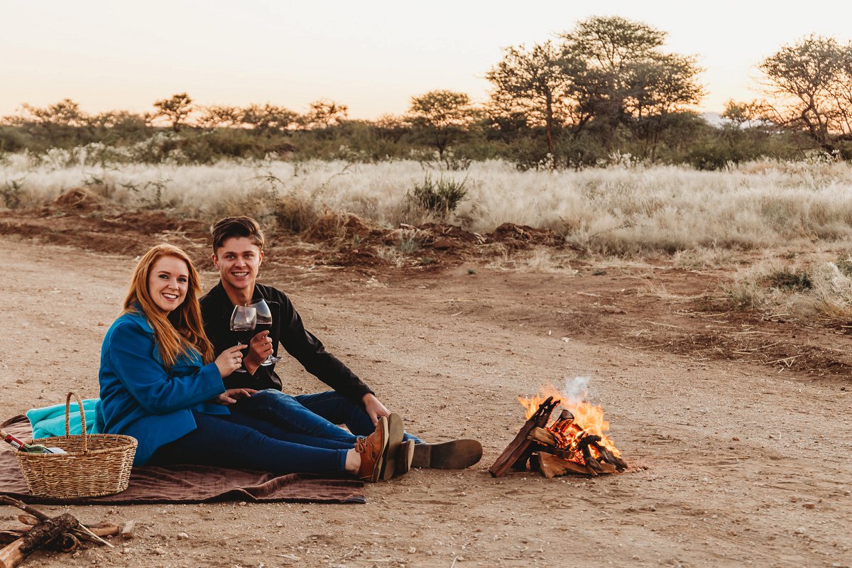 couple photoshoot on a dirt road