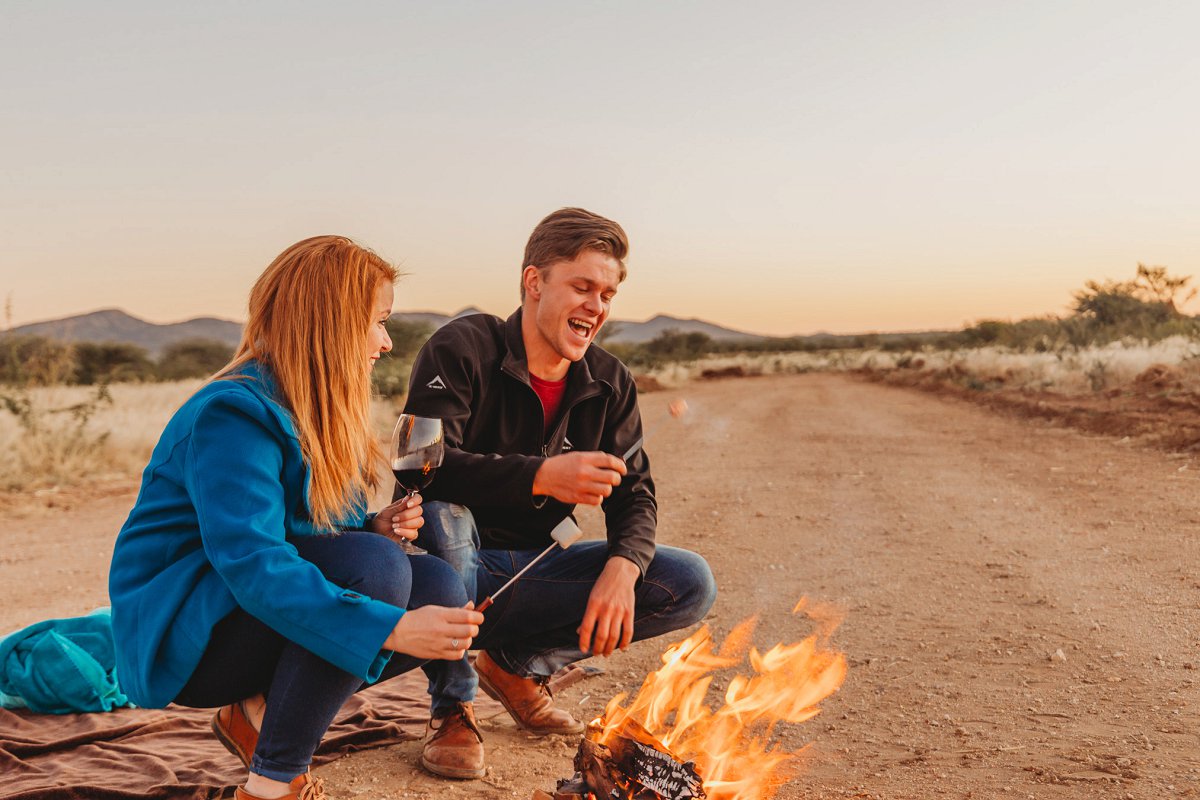 couple photoshoot on a dirt road