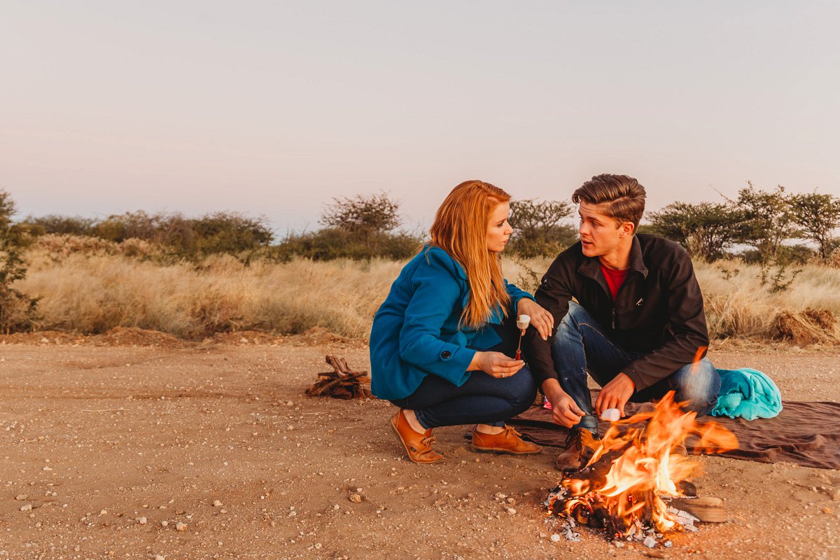 couple photoshoot on a dirt road