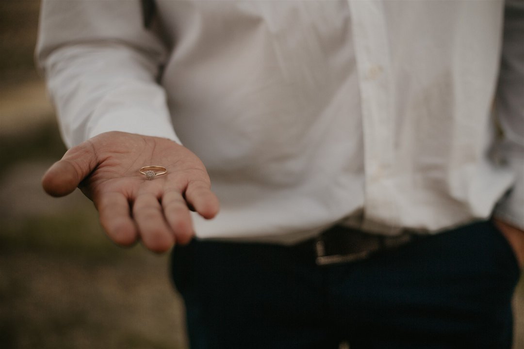 outdoorsy engagement photos